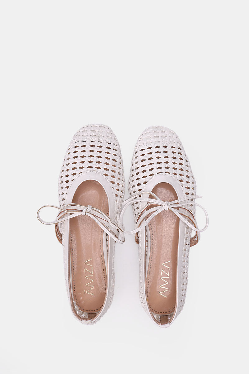WHITE BRAIDED WOVEN FLAT
