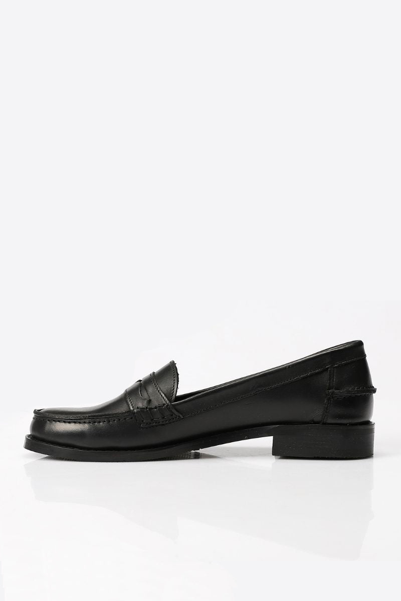 BLACK LEATHER PENNY LOAFERS