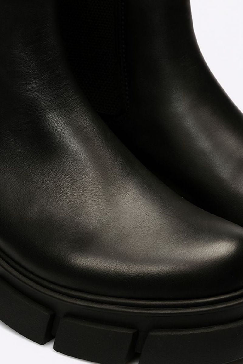 PREMIUM LEATHER BLACK CHELSEA BOOTS