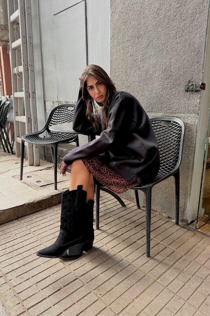 BLACK EMBROIDERED COWBOY BOOTS