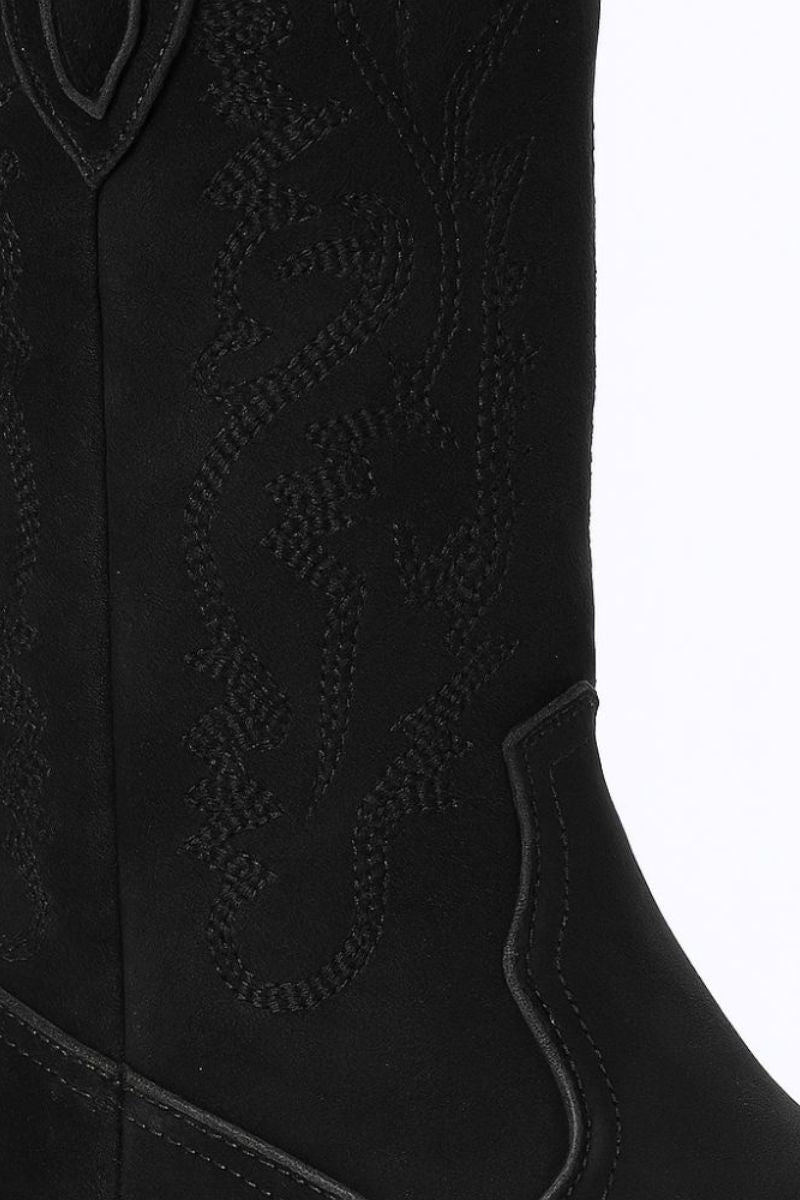 BLACK EMBROIDERED COWBOY BOOTS