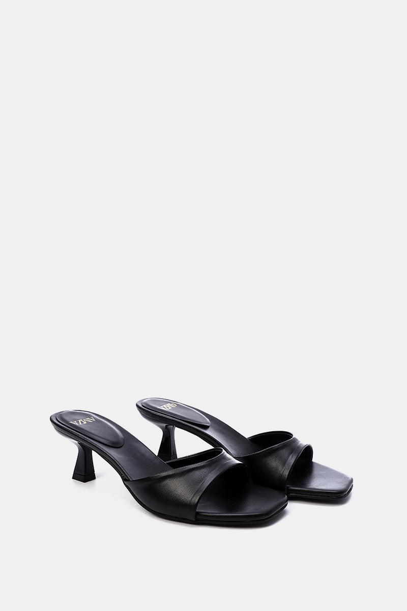 BLACK SQUARE-TOE HEELED SANDALS