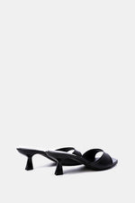 BLACK SQUARE-TOE HEELED SANDALS