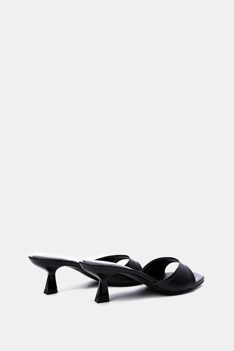 BLACK SQUARE-TOE HEELED SANDALS