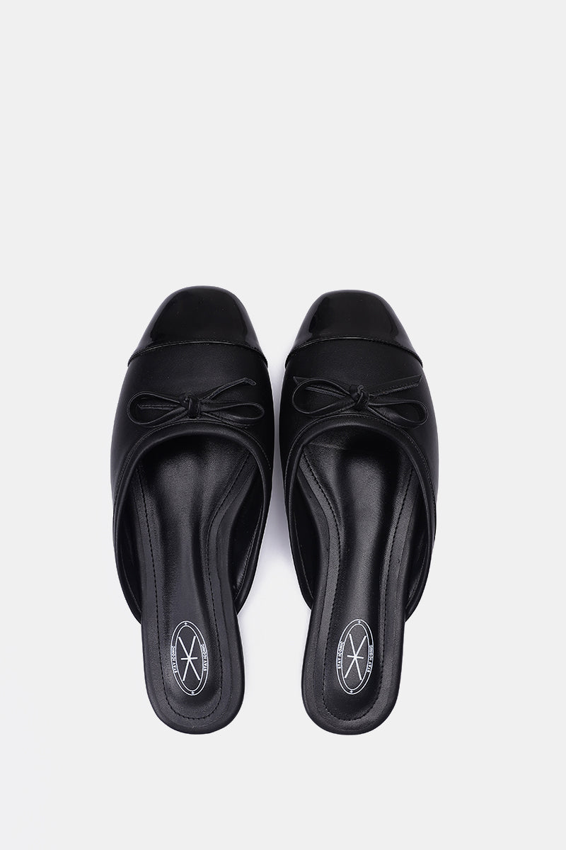 BLACK CAP-TOE BALLET MULE