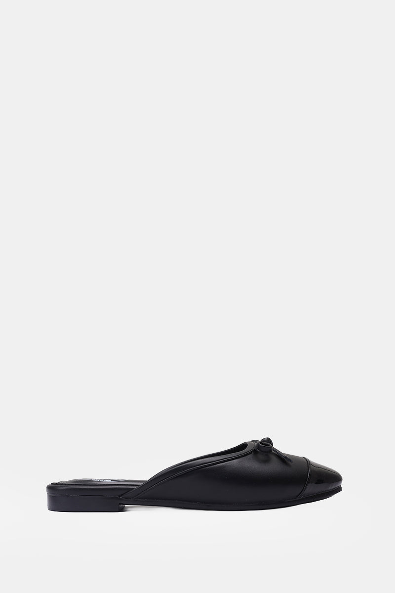 BLACK CAP-TOE BALLET MULE