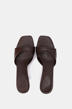 BROWN SQUARE-TOE HEELED SANDALS