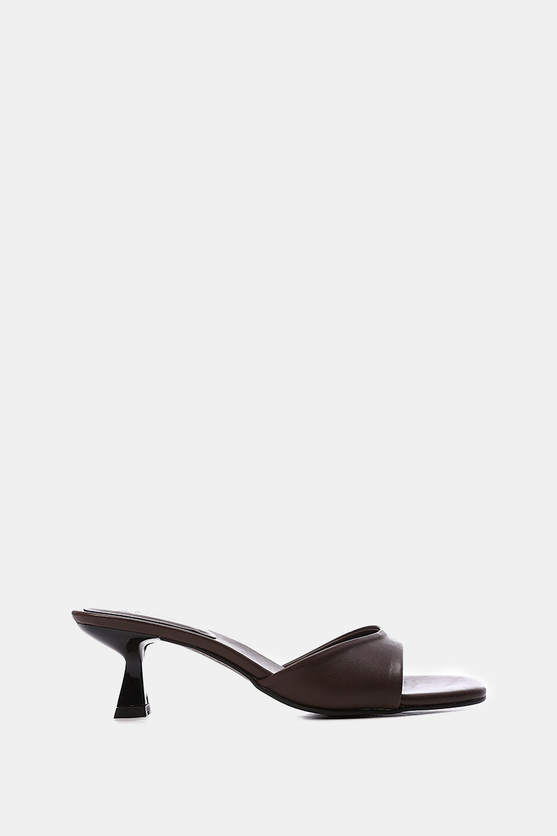 BROWN SQUARE-TOE HEELED SANDALS