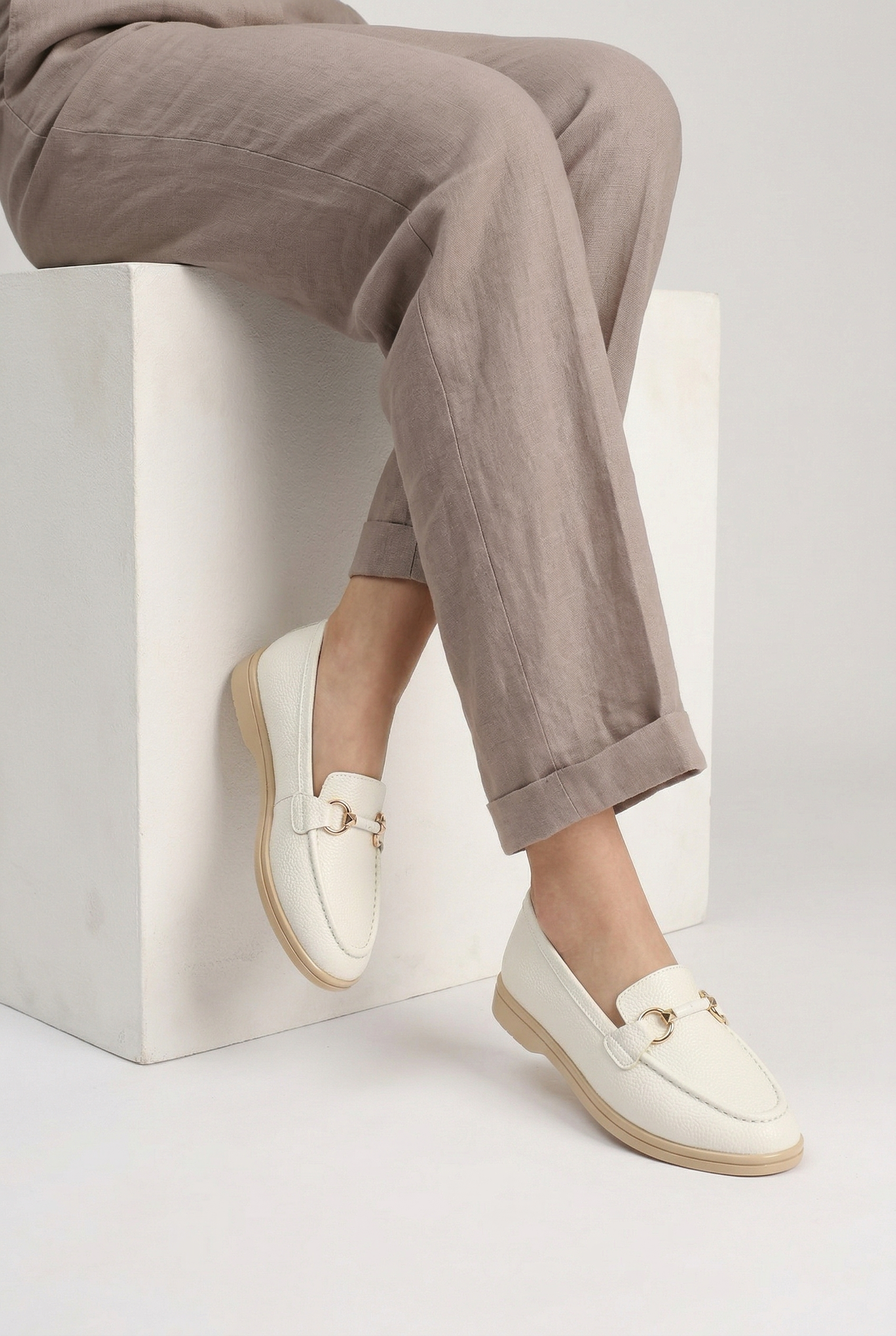 WHITE CHAINED CUSHIONED LOAFER