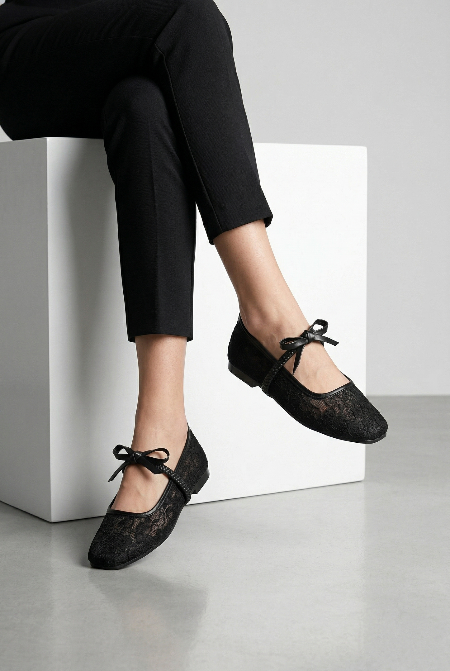 BLACK FLORAL MESH BALLERINA