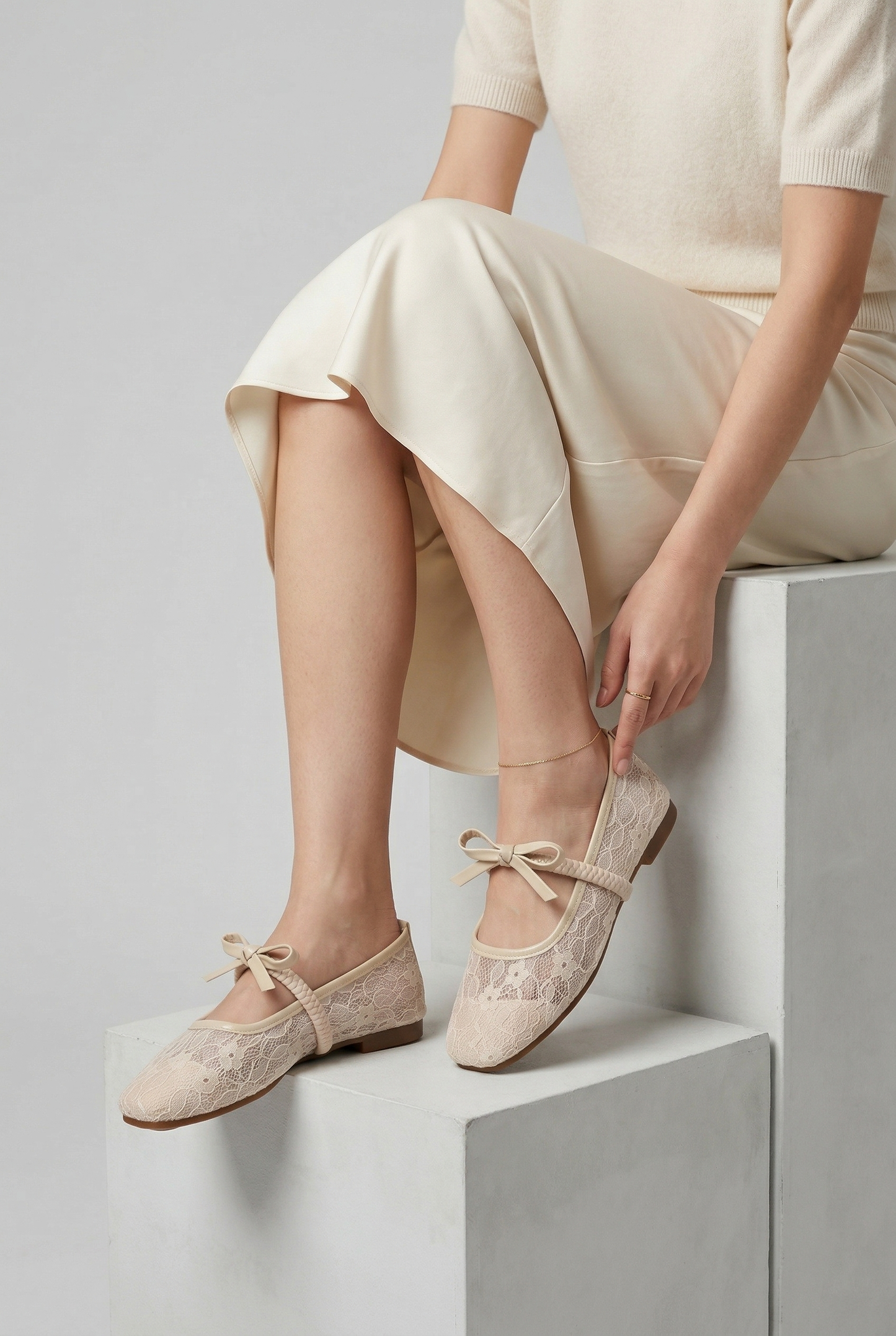 BEIGE FLORAL MESH BALLERINA