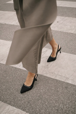 BLACK KNIT HEELS