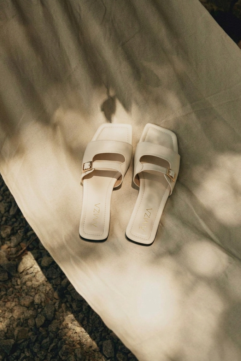 LEATHER CREAMY CUSHIONED SLIPPER