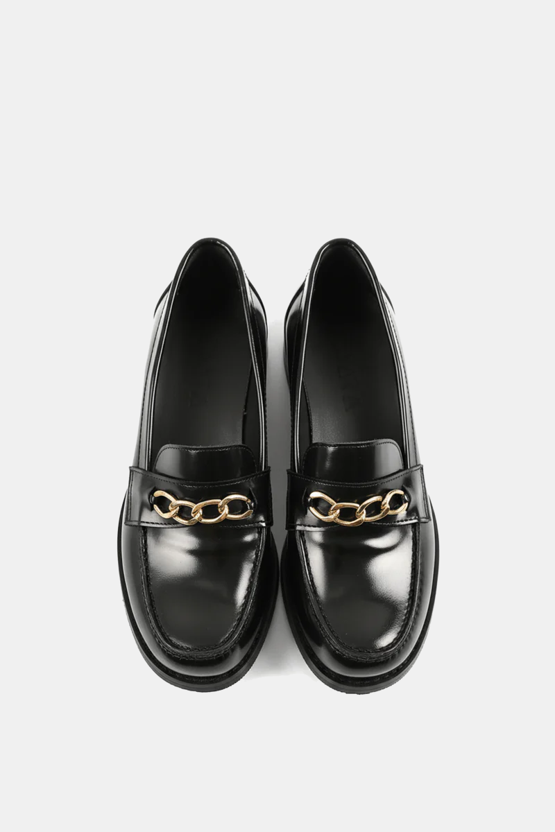 BLACK LEATHER HEELED PENNY CHAIN LOAFERS